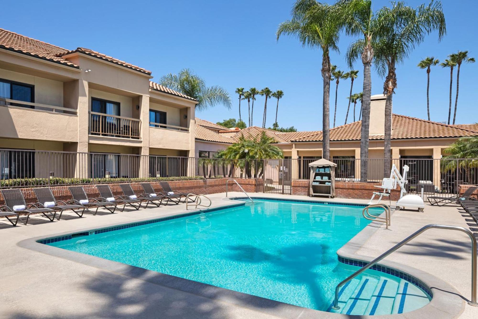 Courtyard Anaheim Buena Park Hotel Exterior photo